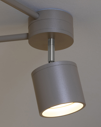 Pivot adjustable spotlight